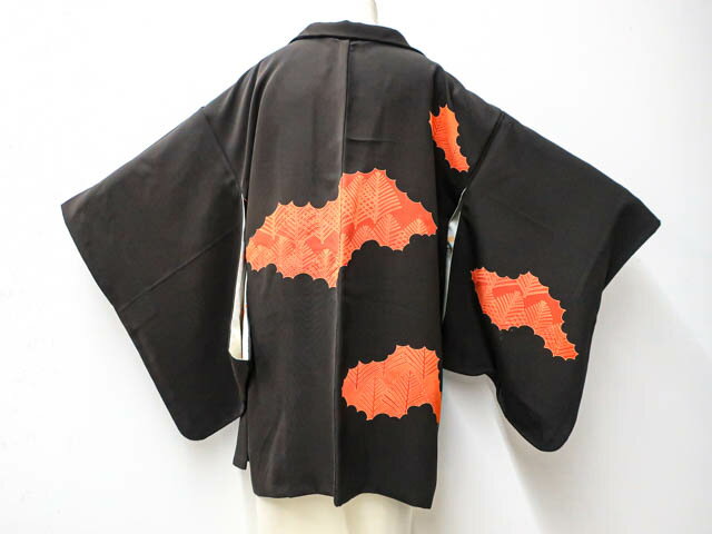 Haori - 【中古】 リサイクル着物 羽織 黒羽織 絵羽柄 松文 羽織紐付き 身丈約78.5cm 裄丈約63.5cm 24z-4335【リサイクル着物 着物羽織 和装羽織 着物カーディガン 和モダン 着物コート 羽織物 お出掛け 通販 アイディーネット きもの】IDnet