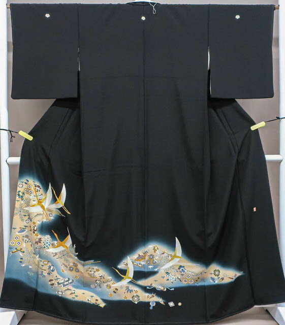 最大88%OFF【中古】 リサイクル着物 黒留袖 作家物 落款入 金駒刺繍 飛鶴文 五つ紋入 比翼仕立て 身丈約162cm 裄丈約66cm 24z-4342[ リサイクル着物 黒留 結婚式 礼装 母 正装 きもの]IDnet