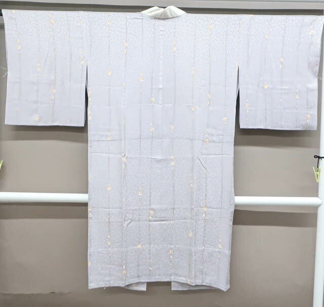 最大80%OFF【IDnet】【着物】長襦袢　縞に花柄　身丈:約115cm　裄丈:約65cm　24z-4989【リサイクル】...