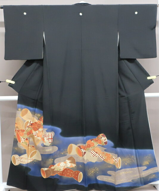 樂天商城 - 【中古】 リサイクル着物 黒留袖 五つ紋 比翼仕立て 金彩 霞に古典花文 身丈約160cm 裄丈約64.5cm 25z01-4[ リサイクル着物 黒留 結婚式 礼装 母 正装 通販 アイディーネット きもの]IDnet