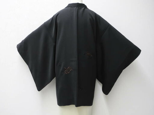 【中古】 リサイクル着物 黒羽織 花菱文 羽織り紐付き 身丈約79cm 裄丈約63cm 25z01-371【リサイクル】IDnet 【中古】 リサイクル着物 黒羽織 花菱文 羽織り紐付き 身丈約79cm 裄丈約63cm 25z01-371【リサイクル】IDnet