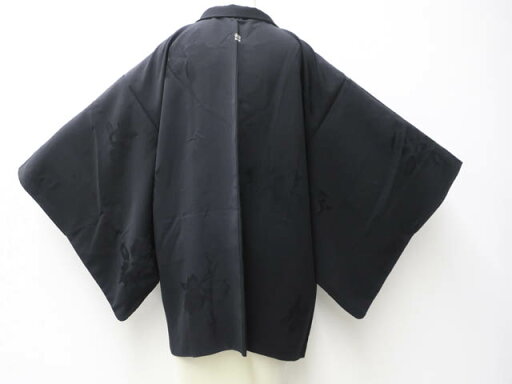 【中古】 リサイクル着物 黒羽織 一つ紋 花地紋 羽織り紐付き 身丈約77.5cm 裄丈約65cm 25z01-374【リサイクル】IDnet 【中古】 リサイクル着物 黒羽織 一つ紋 花地紋 羽織り紐付き 身丈約77.5cm 裄丈約65cm 25z01-374【リサイクル】IDnet