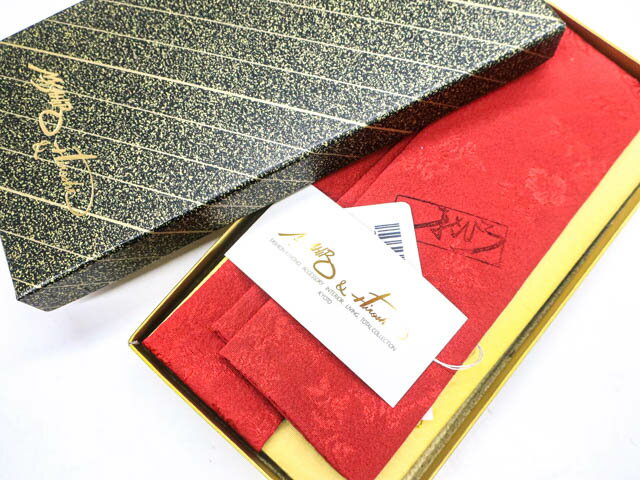 寸法　品質 素材：絹 色　：えんじ ※リサイクル商品ですので、記載しております。 ※中古の商品だという点を御理解の上、ご入札くださいますようお願い申し上げます。 ※商品画像につきましては、パソコンの機種・モニターなどにより、現品と色の違いが出る場合があります。 ※詳細は商品画像にてご確認ください。 商品説明 リサイクル商品ですが状態の良い綺麗なお品でございます。 撮影：北川　検品：北川　画像：野阪　入力：野阪【アイディーネットのリサイクル・アンティーク着物 茶道具】【着物】和装小物 重ね衿 中嶋まさひろ 箱付 25w01-926