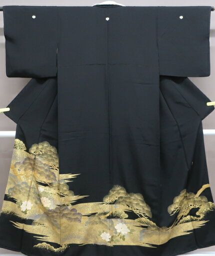【IDnet】【着物】 黒留袖 金駒刺繍 作家物 五つ紋 松に花文 比翼仕立て 身丈約155cm 裄丈約61.5cm 25z01-530【リサイクル】 【IDnet】【着物】 黒留袖 金駒刺繍 作家物 五つ紋 松に花文 比翼仕立て 身丈約155cm 裄丈約61.5cm 25z01-530【リサイクル】