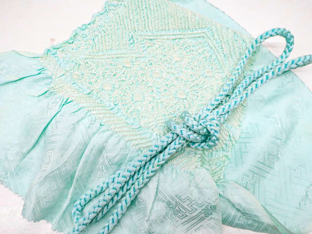 寸法　品質 素材：正絹 ■サイズ 帯揚げ 色　：水色 帯締め 長さ：M サイズ 色　：水色 ◆帯締め Mサイズ・・約145cm以上◆ ◆帯締め Lサイズ・・約180cm以上◆ ◆帯揚げ ・・生地幅 約28cm以上◆ ※リサイクル商品ですので、記載しております。 ※中古の商品だという点を御理解の上、ご入札くださいますようお願い申し上げます。 ※商品画像につきましては、パソコンの機種・モニターなどにより、現品と色の違いが出る場合があります。 ※詳細は商品画像にてご確認ください。 商品説明 リサイクル商品のため、帯締めに薄いシミがございますが、ご使用頂けると存じます。 撮影：藤好 検品：昼田 画像：野阪　入力：森脇【アイディーネットのリサイクル・アンティーク着物 茶道具】【着物】 和装小物 帯締め 帯揚げ セット 帯締 帯揚 中抜き絞り 丸組 25w01-1616