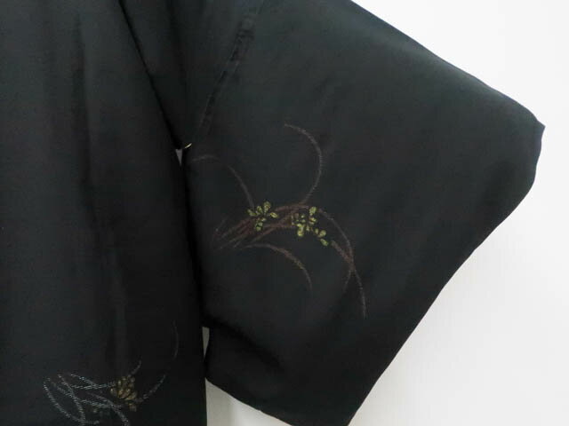 最大88%OFF【中古】 リサイクル着物 黒羽織 縫い紋 縫い取り 草花文 羽織り紐付き 身丈約80.5cm 裄丈約64cm 25z03-1237【リサイクル着物 着物羽織 和装羽織 着物カーディガン 和モダン 着物コート 羽織物 お出掛け きもの】IDnet
