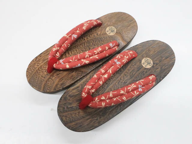 寸法　品質 素材：桐 色 ：花緒赤 ■サイズ 長さ：約24cm 幅　：約9cm 高さ：約3.5cm ※リサイクル商品ですので、記載しております。 ※中古の商品だという点を御理解の上、ご入札くださいますようお願い申し上げます。 ※商品画像につ...