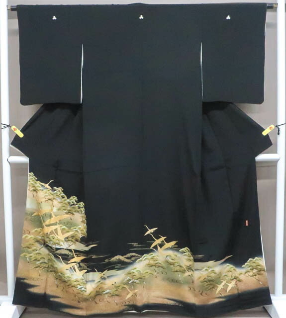 【IDnet】【着物】黒留袖 五つ紋 金駒刺繍 鶴に松文 落款 比翼仕立て 身丈約163cm 裄丈約62cm 25z04-1829【リサイクル】【中古】