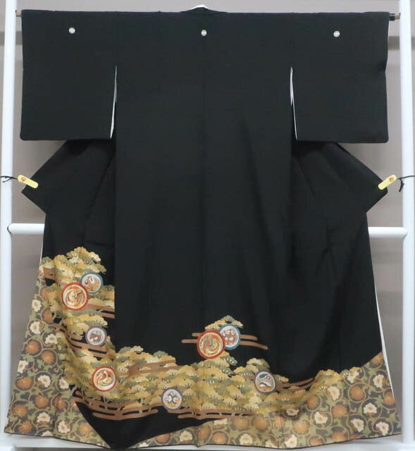 ビッグセール最大80%OFF【中古】 リサイクル着物 黒留袖 五つ紋 松唐花に糸巻鳥文 比翼仕立て 身丈約15..