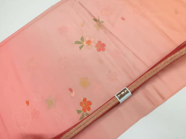寸法　品質 素材：正絹 ■サイズ 帯揚げ 色　：ピンク 帯締め 長さ：M サイズ 色　：ピンク ◆帯締め Mサイズ・・約145cm以上◆ ◆帯締め Lサイズ・・約180cm以上◆ ◆帯揚げ ・・生地幅 約28cm以上◆ 　　　　　 ※リサイクル商品ですので、記載しております。 ※中古の商品だという点を御理解の上、ご入札くださいますようお願い申し上げます。 ※商品画像につきましては、パソコンの機種・モニターなどにより、現品と色の違いが出る場合があります。 ※詳細は商品画像にてご確認ください。 商品説明 リサイクル商品としては綺麗な状態のお品物です。 撮影：小山　検品：北川　画像：松田　入力：松田　【アイディーネットのリサイクル・アンティーク着物 茶道具】【着物】和装小物 帯締め帯揚げセット 大和組 金糸 花文 25w05-6843