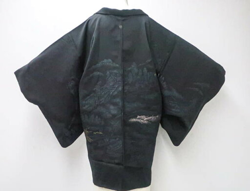 【中古】 リサイクル着物 黒羽織 縫紋 金糸 風景文 羽織紐別売り 身丈約83cm 裄丈約63cm 25z05-2975【リサイクル】IDnet 【中古】 リサイクル着物 黒羽織 縫紋 金糸 風景文 羽織紐別売り 身丈約83cm 裄丈約63cm 25z05-2975【リサイクル】IDnet