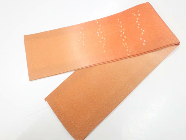 寸法　品質 地色　：橙 素材：正絹 ※リサイクル商品ですので、記載しております。 ※中古の商品だという点を御理解の上、ご入札くださいますようお願い申し上げます。 ※商品画像につきましては、パソコンの機種・モニターなどにより、現品と色の違いが出る場合があります。 ※詳細は商品画像にてご確認ください。 商品説明 リサイクル商品ではございますが、良い状態のお品です。 撮影：小山 検品：小山 画像：森脇 入力：森脇【仕立て上がり 和服 アウトレット リサイクル着物 通販 アイディーネット きもの】リサイクル着物 和装小物 伊達衿 金通し 25w07-8540