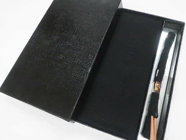 樂天商城 - 【中古】和装小物 帯締め帯揚げセット 夏物 夏 喪服用 平組 泥染 地紋入り 箱入 帯締 帯揚 25w08-10406【リサイクル】 IDnet