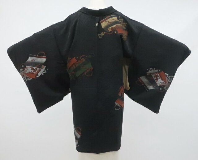 【中古】リサイクル着物 黒羽織 アンティーク 一つ紋 漆 書物に菊 組紐 羽織紐付 正絹 着物 身丈約83.5cm 裄丈62.5cm r7z10-642【リサイ...