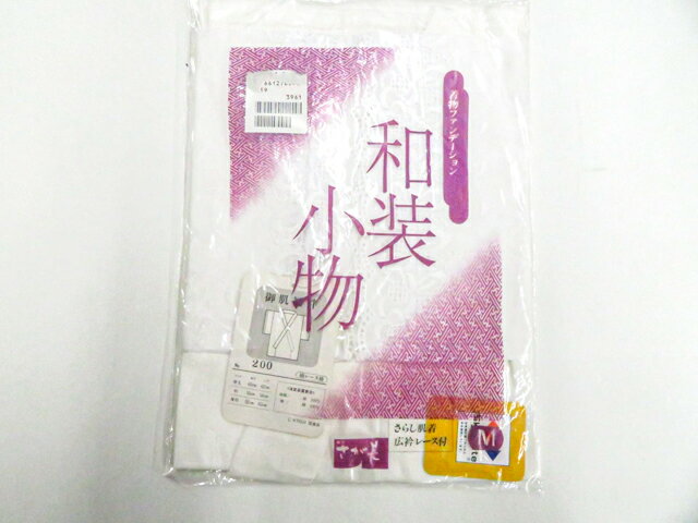 【サイズ・素材・お色】 サイズ：ー 地色：白 (1枚目の画像が近いお色かと思われます) 素材：綿 【商品状態】 汚れ:点汚れがございますが、リサイクル商品としては綺麗な状態のお品物です。 ランク:A その他:サイズは写真でご確認ください 【ランク説明】 N:新品・未使用品 S:未使用品に近い A:目立った傷や汚れはなく大変良い状態 B:多少の汚れありますが、着用可能 C:傷や汚れが見える部分にありますが、着用は可能 D:状態が悪くリメイク品やジャンク品としてお使いください。 【お読みください】 ※中古品だという点を御理解の上、ご入札ください ※商品画像は、パソコンの機種・モニターなどにより現品と色の違いが出る場合があります。 ※詳細は商品画像にてご確認ください。 ※日本国内から発送いたしております。 ※発送後は追跡番号をお知らせいたします。 ※スタッフによる手作業での検品採寸済み。 撮影：小山 検品：小山 画像：野阪 入力：森脇 【検索キーワード】 中古 リサイクル着物 着物 kimono KIMONO 着付け教室 お茶会 初心者着物 正絹 木綿 絽 単衣 袷 カジュアル フォーマル 七五三 お宮参り 結婚式 お食事会 ショッピング お出かけ 破格 お値打ち 和服 帯 和装小物 20代 30代 40代 50代 60代 70代【仕立て上がり 和服 アウトレット リサイクル着物 通販 アイディーネット きもの】和装小物 肌襦袢 広衿 レース付 Mサイズ 未使用品 26w01-117