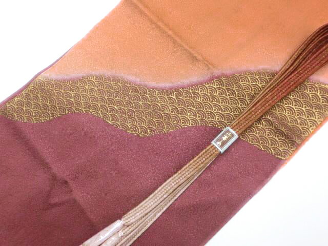 【サイズ・素材・お色】 帯締め 長さ：M サイズ ◆帯締め Mサイズ・・約145cm以上◆ ◆帯締め Lサイズ・・約180cm以上◆ ◆帯揚げ ・・生地幅 約28cm以上◆ 地色：紫|茶 (1枚目の画像が近いお色かと思われます) 素材：正絹 【商品状態】 汚れ:なし ランク:A その他: 【ランク説明】 N:新品・未使用品 S:未使用品に近い A:目立った傷や汚れはなく大変良い状態 B:多少の汚れありますが、着用可能 C:傷や汚れが見える部分にありますが、着用は可能 D:状態が悪くリメイク品やジャンク品としてお使いください。 【お読みください】 ※中古品だという点を御理解の上、ご入札ください ※商品画像は、パソコンの機種・モニターなどにより現品と色の違いが出る場合があります。 ※詳細は商品画像にてご確認ください。 ※日本国内から発送いたしております。 ※発送後は追跡番号をお知らせいたします。 ※スタッフによる手作業での検品採寸済み。 撮影：北川 検品：北川 画像：野阪 入力：森脇 【検索キーワード】 中古 リサイクル着物 着物 kimono KIMONO 着付け教室 お茶会 初心者着物 正絹 木綿 絽 単衣 袷 カジュアル フォーマル 七五三 お宮参り 結婚式 お食事会 ショッピング お出かけ 破格 お値打ち 和服 帯 和装小物 20代 30代 40代 50代 60代 70代【仕立て上がり 和服 アウトレット リサイクル着物 通販 アイディーネット きもの】和装小物 帯締め 帯揚げ セット 平組 金糸 美品 帯締 帯揚 26w01-159