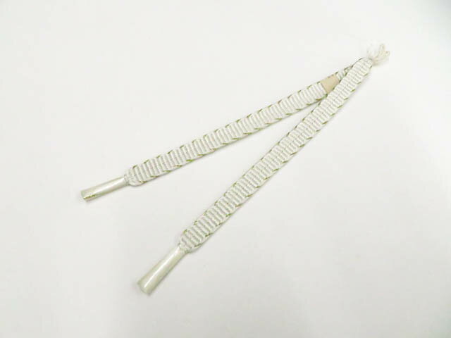 【サイズ・素材・お色】 サイズ：ー 地色：白 (1枚目の画像が近いお色かと思われます) 素材：正絹 【商品状態】 汚れ:なし。 ランク:N その他: 【ランク説明】 N:新品・未使用品 S:未使用品に近い A:目立った傷や汚れはなく大変良い状態 B:多少の汚れありますが、着用可能 C:傷や汚れが見える部分にありますが、着用は可能 D:状態が悪くリメイク品やジャンク品としてお使いください。 【お読みください】 ※中古品だという点を御理解の上、ご入札ください ※商品画像は、パソコンの機種・モニターなどにより現品と色の違いが出る場合があります。 ※詳細は商品画像にてご確認ください。 ※日本国内から発送いたしております。 ※発送後は追跡番号をお知らせいたします。 ※スタッフによる手作業での検品採寸済み。 撮影：北川　検品：北川　画像：森脇　入力：松田 【検索キーワード】 中古 リサイクル着物 着物 kimono KIMONO 着付け教室 お茶会 初心者着物 正絹 木綿 絽 単衣 袷 カジュアル フォーマル 七五三 お宮参り 結婚式 お食事会 ショッピング お出かけ 破格 お値打ち 和服 帯 和装小物 20代 30代 40代 50代 60代 70代【仕立て上がり 和服 アウトレット リサイクル着物 通販 アイディーネット きもの】和装小物 羽織紐 金糸 未使用品 美品 26w01-239