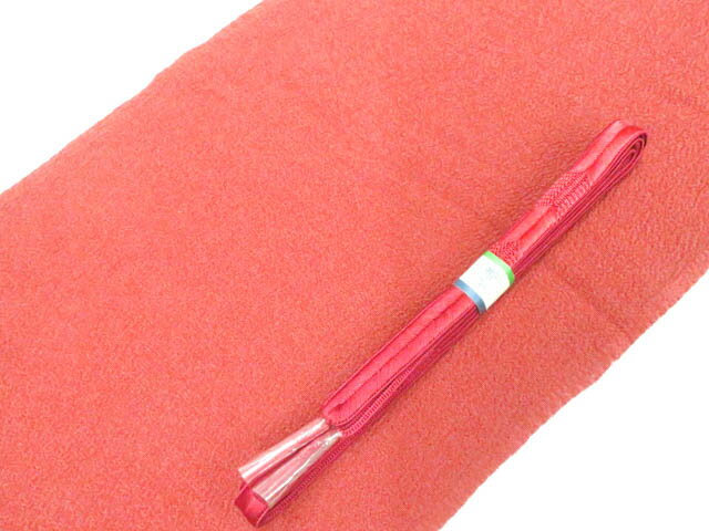 【サイズ・素材・お色】 帯締め 長さ：M サイズ ◆帯締め Mサイズ・・約145cm以上◆ ◆帯締め Lサイズ・・約180cm以上◆ ◆帯揚げ ・・生地幅 約28cm以上◆ 地色：濃い赤|赤 (1枚目の画像が近いお色かと思われます) 素材：正絹 【商品状態】 汚れ:なし ランク:A その他: 【ランク説明】 N:新品・未使用品 S:未使用品に近い A:目立った傷や汚れはなく大変良い状態 B:多少の汚れありますが、着用可能 C:傷や汚れが見える部分にありますが、着用は可能 D:状態が悪くリメイク品やジャンク品としてお使いください。 【お読みください】 ※中古品だという点を御理解の上、ご入札ください ※商品画像は、パソコンの機種・モニターなどにより現品と色の違いが出る場合があります。 ※詳細は商品画像にてご確認ください。 ※日本国内から発送いたしております。 ※発送後は追跡番号をお知らせいたします。 ※スタッフによる手作業での検品採寸済み。 撮影：北川　検品：北川　画像：森脇　入力：松田 【検索キーワード】 中古 リサイクル着物 着物 kimono KIMONO 着付け教室 お茶会 初心者着物 正絹 木綿 絽 単衣 袷 カジュアル フォーマル 七五三 お宮参り 結婚式 お食事会 ショッピング お出かけ 破格 お値打ち 和服 帯 和装小物 20代 30代 40代 50代 60代 70代【仕立て上がり 和服 アウトレット リサイクル着物 通販 アイディーネット きもの】和装小物 帯締め帯揚げセット 大和組 ちりめん 美品 帯締 帯揚 26w01-262