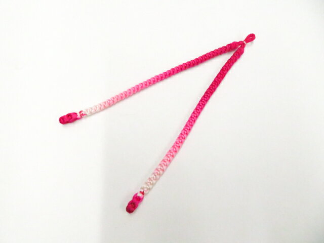 【サイズ・素材・お色】 サイズ：ー 地色：ピンク (1枚目の画像が近いお色かと思われます) 素材：正絹 【商品状態】 汚れ:なし。 ランク:N その他: 【ランク説明】 N:新品・未使用品 S:未使用品に近い A:目立った傷や汚れはなく大変良い状態 B:多少の汚れありますが、着用可能 C:傷や汚れが見える部分にありますが、着用は可能 D:状態が悪くリメイク品やジャンク品としてお使いください。 【お読みください】 ※中古品だという点を御理解の上、ご入札ください ※商品画像は、パソコンの機種・モニターなどにより現品と色の違いが出る場合があります。 ※詳細は商品画像にてご確認ください。 ※日本国内から発送いたしております。 ※発送後は追跡番号をお知らせいたします。 ※スタッフによる手作業での検品採寸済み。 撮影：藤好 検品：北川 画像：高坪 入力：高坪 【検索キーワード】 中古 リサイクル着物 着物 kimono KIMONO 着付け教室 お茶会 初心者着物 正絹 木綿 絽 単衣 袷 カジュアル フォーマル 七五三 お宮参り 結婚式 お食事会 ショッピング お出かけ 破格 お値打ち 和服 帯 和装小物 20代 30代 40代 50代 60代 70代【仕立て上がり 和服 アウトレット リサイクル着物 通販 アイディーネット きもの】和装小物 羽織紐 未使用品 26w01-421