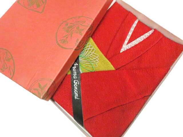 【サイズ・素材・お色】 サイズ：ー 地色：赤|黄土 (1枚目の画像が近いお色かと思われます) 素材：- 【商品状態】 汚れ:なし。 ランク:N その他:サイズ・素材は画像をご覧ください。 【ランク説明】 N:新品・未使用品 S:未使用品に近い A:目立った傷や汚れはなく大変良い状態 B:多少の汚れありますが、着用可能 C:傷や汚れが見える部分にありますが、着用は可能 D:状態が悪くリメイク品やジャンク品としてお使いください。 【お読みください】 ※中古品だという点を御理解の上、ご入札ください ※商品画像は、パソコンの機種・モニターなどにより現品と色の違いが出る場合があります。 ※詳細は商品画像にてご確認ください。 ※日本国内から発送いたしております。 ※発送後は追跡番号をお知らせいたします。 ※スタッフによる手作業での検品採寸済み。 撮影：北川　検品：小山　 画像：野阪 入力：野阪 【検索キーワード】 中古 リサイクル着物 着物 kimono KIMONO 着付け教室 お茶会 初心者着物 正絹 木綿 絽 単衣 袷 カジュアル フォーマル 七五三 お宮参り 結婚式 お食事会 ショッピング お出かけ 破格 お値打ち 和服 帯 和装小物 20代 30代 40代 50代 60代 70代【仕立て上がり 和服 アウトレット リサイクル着物 通販 アイディーネット きもの】和装小物 和雑貨 未使用 風呂敷 ちりめん 箱付 26w01-515