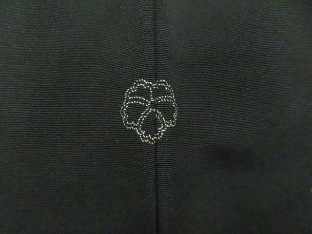 【中古】リサイクル着物 黒羽織 縫紋 地紋入り 羽織紐付 正絹 着物 美品 身丈約79.5cm 裄丈62cm 26z02-797【リサイクル】 IDnet