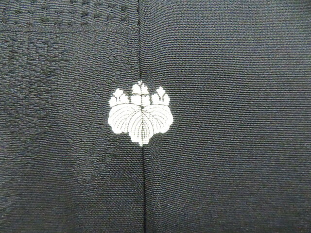 【中古】リサイクル着物 黒羽織 一つ紋 地紋入り しつけ付 羽織紐別売り 正絹 着物 美品 身丈約79cm 裄丈64cm r8z02-21【リサイクル】 IDnet