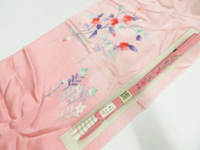 【サイズ・素材・お色】 帯締め 長さ：M サイズ ◆帯締め Mサイズ・・約145cm以上◆ ◆帯締め Lサイズ・・約180cm以上◆ ◆帯揚げ ・・生地幅 約28cm以上◆ 地色：ピンク (1枚目の画像が近いお色かと思われます) 素材：正絹 【商品状態】 汚れ:なし ランク:N その他: 【ランク説明】 N:新品・未使用品 S:未使用品に近い A:目立った傷や汚れはなく大変良い状態 B:多少の汚れありますが、着用可能 C:傷や汚れが見える部分にありますが、着用は可能 D:状態が悪くリメイク品やジャンク品としてお使いください。 【お読みください】 ※中古品だという点を御理解の上、ご入札ください ※商品画像は、パソコンの機種・モニターなどにより現品と色の違いが出る場合があります。 ※詳細は商品画像にてご確認ください。 ※日本国内から発送いたしております。 ※発送後は追跡番号をお知らせいたします。 ※スタッフによる手作業での検品採寸済み。 撮影：小山　検品：北川　画像：松田　入力：松田 【検索キーワード】 中古 リサイクル着物 着物 kimono KIMONO 着付け教室 お茶会 初心者着物 正絹 木綿 絽 単衣 袷 カジュアル フォーマル 七五三 お宮参り 結婚式 お食事会 ショッピング お出かけ 破格 お値打ち 和服 帯 和装小物 20代 30代 40代 50代 60代 70代【仕立て上がり 和服 アウトレット リサイクル着物 通販 アイディーネット きもの】和装小物 帯締め帯揚げセット 作家物 落款入り 創作組紐 花 未使用品 帯締 帯揚 26w04-4983