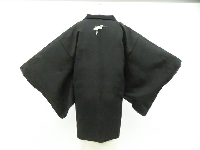 樂天商城 - 【中古】リサイクル着物 黒羽織 未使用 一つ紋 地紋入 しつけ付 羽織紐別売 正絹 着物 美品 身丈約78.0cm 裄丈約62.5cm 26z04-1992【リサイクル】 IDnet