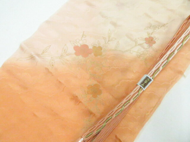 【サイズ・素材・お色】 帯締め 長さ：M サイズ ◆帯締め Mサイズ・・約145cm以上◆ ◆帯締め Lサイズ・・約180cm以上◆ ◆帯揚げ ・・生地幅 約28cm以上◆ 地色：橙 (1枚目の画像が近いお色かと思われます) 素材：正絹 【商品状態】 汚れ:帯揚げしみがございますが、着用可能です。 ランク:B その他: 【ランク説明】 N:新品・未使用品 S:未使用品に近い A:目立った傷や汚れはなく大変良い状態 B:多少の汚れありますが、着用可能 C:傷や汚れが見える部分にありますが、着用は可能 D:状態が悪くリメイク品やジャンク品としてお使いください。 【お読みください】 ※中古品だという点を御理解の上、ご入札ください ※商品画像は、パソコンの機種・モニターなどにより現品と色の違いが出る場合があります。 ※詳細は商品画像にてご確認ください。 ※日本国内から発送いたしております。 ※発送後は追跡番号をお知らせいたします。 ※スタッフによる手作業での検品採寸済み。 撮影：藤好　検品：北川　画像：森脇　入力：松田 【検索キーワード】 中古 リサイクル着物 着物 kimono KIMONO 着付け教室 お茶会 初心者着物 正絹 木綿 絽 単衣 袷 カジュアル フォーマル 七五三 お宮参り 結婚式 お食事会 ショッピング お出かけ 破格 お値打ち 和服 帯 和装小物 20代 30代 40代 50代 60代 70代【仕立て上がり 和服 アウトレット リサイクル着物 通販 アイディーネット きもの】和装小物 帯締め帯揚げセット 平組 金糸 帯締 帯揚 26w04-5255