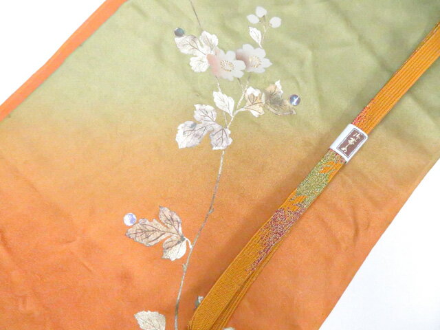 【サイズ・素材・お色】 帯締め 長さ：M サイズ ◆帯締め Mサイズ・・約145cm以上◆ ◆帯締め Lサイズ・・約180cm以上◆ ◆帯揚げ ・・生地幅 約28cm以上◆ 地色：緑|黄土 (1枚目の画像が近いお色かと思われます) 素材：正絹 【商品状態】 汚れ:帯揚げ箔剥がれがございますが、リサイクル品としては綺麗な状態です。 ランク:B その他: 【ランク説明】 N:新品・未使用品 S:未使用品に近い A:目立った傷や汚れはなく大変良い状態 B:多少の汚れありますが、着用可能 C:傷や汚れが見える部分にありますが、着用は可能 D:状態が悪くリメイク品やジャンク品としてお使いください。 【お読みください】 ※中古品だという点を御理解の上、ご入札ください ※商品画像は、パソコンの機種・モニターなどにより現品と色の違いが出る場合があります。 ※詳細は商品画像にてご確認ください。 ※日本国内から発送いたしております。 ※発送後は追跡番号をお知らせいたします。 ※スタッフによる手作業での検品採寸済み。 撮影：藤好　検品：北川　画像：森脇　入力：松田 【検索キーワード】 中古 リサイクル着物 着物 kimono KIMONO 着付け教室 お茶会 初心者着物 正絹 木綿 絽 単衣 袷 カジュアル フォーマル 七五三 お宮参り 結婚式 お食事会 ショッピング お出かけ 破格 お値打ち 和服 帯 和装小物 20代 30代 40代 50代 60代 70代【仕立て上がり 和服 アウトレット リサイクル着物 通販 アイディーネット きもの】和装小物 帯締め帯揚げセット 高麗組 金糸 螺鈿 帯締 帯揚 26w04-5285