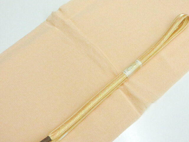 【サイズ・素材・お色】 帯締め 長さ：M サイズ ◆帯締め Mサイズ・・約145cm以上◆ ◆帯締め Lサイズ・・約180cm以上◆ ◆帯揚げ ・・生地幅 約28cm以上◆ 地色：薄橙 (1枚目の画像が近いお色かと思われます) 素材：正絹 【商品状態】 汚れ:なし ランク:A その他: 【ランク説明】 N:新品・未使用品 S:未使用品に近い A:目立った傷や汚れはなく大変良い状態 B:多少の汚れありますが、着用可能 C:傷や汚れが見える部分にありますが、着用は可能 D:状態が悪くリメイク品やジャンク品としてお使いください。 【お読みください】 ※中古品だという点を御理解の上、ご入札ください ※商品画像は、パソコンの機種・モニターなどにより現品と色の違いが出る場合があります。 ※詳細は商品画像にてご確認ください。 ※日本国内から発送いたしております。 ※発送後は追跡番号をお知らせいたします。 ※スタッフによる手作業での検品採寸済み。 撮影：小山　検品：北川　画像：高坪　入力：野阪 【検索キーワード】 中古 リサイクル着物 着物 kimono KIMONO 着付け教室 お茶会 初心者着物 正絹 木綿 絽 単衣 袷 カジュアル フォーマル 七五三 お宮参り 結婚式 お食事会 ショッピング お出かけ 破格 お値打ち 和服 帯 和装小物 20代 30代 40代 50代 60代 70代【仕立て上がり 和服 アウトレット リサイクル着物 通販 アイディーネット きもの】和装小物 帯揚げ帯締めセット 帯揚 帯締 ちりめん 平組 美品 26w06-8443