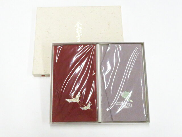 【サイズ・素材・お色】 サイズ：約20cm×約11cm 地色：赤|薄紫 (1枚目の画像が近いお色かと思われます) 素材：- 【商品状態】 汚れ:なし。 ランク:N その他: 【ランク説明】 N:新品・未使用品 S:未使用品に近い A:目立った傷や汚れはなく大変良い状態 B:多少の汚れありますが、着用可能 C:傷や汚れが見える部分にありますが、着用は可能 D:状態が悪くリメイク品やジャンク品としてお使いください。 【お読みください】 ※中古品だという点を御理解の上、ご入札ください ※商品画像は、パソコンの機種・モニターなどにより現品と色の違いが出る場合があります。 ※詳細は商品画像にてご確認ください。 ※日本国内から発送いたしております。 ※発送後は追跡番号をお知らせいたします。 ※スタッフによる手作業での検品採寸済み。 撮影：北川　検品：北川　画像：野阪　入力：松田 【検索キーワード】 中古 リサイクル着物 着物 kimono KIMONO 着付け教室 お茶会 初心者着物 正絹 木綿 絽 単衣 袷 カジュアル フォーマル 七五三 お宮参り 結婚式 お食事会 ショッピング お出かけ 破格 お値打ち 和服 帯 和装小物 20代 30代 40代 50代 60代 70代【仕立て上がり 和服 アウトレット リサイクル着物 通販 アイディーネット きもの】和装小物 和雑貨 金封袱紗 慶弔セット 箱入り 未使用品 美品 26w06-8757