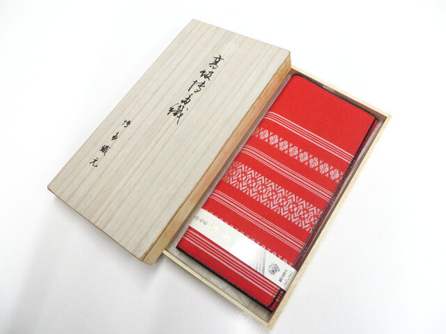 【サイズ・素材・お色】 サイズ：約18.5cm×約8.5cm 地色：赤茶 (1枚目の画像が近いお色かと思われます) 素材：正絹 【商品状態】 汚れ:なし。 ランク:N その他: 【ランク説明】 N:新品・未使用品 S:未使用品に近い A:目立った傷や汚れはなく大変良い状態 B:多少の汚れありますが、着用可能 C:傷や汚れが見える部分にありますが、着用は可能 D:状態が悪くリメイク品やジャンク品としてお使いください。 【お読みください】 ※中古品だという点を御理解の上、ご入札ください ※商品画像は、パソコンの機種・モニターなどにより現品と色の違いが出る場合があります。 ※詳細は商品画像にてご確認ください。 ※日本国内から発送いたしております。 ※発送後は追跡番号をお知らせいたします。 ※スタッフによる手作業での検品採寸済み。 撮影：小山　検品：小山　画像：森脇　入力：松田 【検索キーワード】 中古 リサイクル着物 着物 kimono KIMONO 着付け教室 お茶会 初心者着物 正絹 木綿 絽 単衣 袷 カジュアル フォーマル 七五三 お宮参り 結婚式 お食事会 ショッピング お出かけ 破格 お値打ち 和服 帯 和装小物 20代 30代 40代 50代 60代 70代【仕立て上がり 和服 アウトレット リサイクル着物 通販 アイディーネット きもの】和装小物 和雑貨 財布 本場筑前博多織 木箱入り 未使用品 美品 26w06-9036