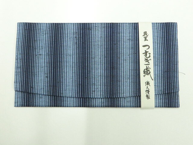 【サイズ・素材・お色】 サイズ：約18cm×約9.5cm 地色：青 (1枚目の画像が近いお色かと思われます) 素材：正絹 【商品状態】 汚れ:なし。 ランク:N その他: 【ランク説明】 N:新品・未使用品 S:未使用品に近い A:目立った傷や汚れはなく大変良い状態 B:多少の汚れありますが、着用可能 C:傷や汚れが見える部分にありますが、着用は可能 D:状態が悪くリメイク品やジャンク品としてお使いください。 【お読みください】 ※中古品だという点を御理解の上、ご入札ください ※商品画像は、パソコンの機種・モニターなどにより現品と色の違いが出る場合があります。 ※詳細は商品画像にてご確認ください。 ※日本国内から発送いたしております。 ※発送後は追跡番号をお知らせいたします。 ※スタッフによる手作業での検品採寸済み。 撮影：小山　検品：小山　画像：森脇　入力：松田 【検索キーワード】 中古 リサイクル着物 着物 kimono KIMONO 着付け教室 お茶会 初心者着物 正絹 木綿 絽 単衣 袷 カジュアル フォーマル 七五三 お宮参り 結婚式 お食事会 ショッピング お出かけ 破格 お値打ち 和服 帯 和装小物 20代 30代 40代 50代 60代 70代【仕立て上がり 和服 アウトレット リサイクル着物 通販 アイディーネット きもの】和装小物 和雑貨 札入 民芸紬織 未使用品 美品 26w06-9237