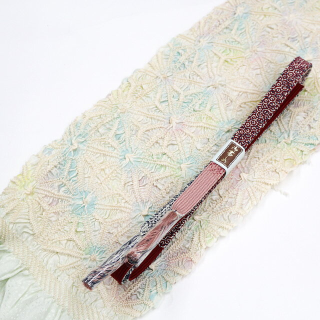 【サイズ・素材・お色】 帯締め 長さ：M サイズ ◆帯締め Mサイズ・・約145cm以上◆ ◆帯締め Lサイズ・・約180cm以上◆ ◆帯揚げ ・・生地幅 約28cm以上◆ 地色：水色|赤紫|青|白 (1枚目の画像が近いお色かと思われます) 素材：正絹 【商品状態】 汚れ:なし ランク:A その他: 【ランク説明】 N:新品・未使用品 S:未使用品に近い A:目立った傷や汚れはなく大変良い状態 B:多少の汚れありますが、着用可能 C:傷や汚れが見える部分にありますが、着用は可能 D:状態が悪くリメイク品やジャンク品としてお使いください。 【お読みください】 ※中古品だという点を御理解の上、ご入札ください ※商品画像は、パソコンの機種・モニターなどにより現品と色の違いが出る場合があります。 ※詳細は商品画像にてご確認ください。 ※日本国内から発送いたしております。 ※発送後は追跡番号をお知らせいたします。 ※スタッフによる手作業での検品採寸済み。 撮影：藤好　検品：北川　画像：森脇　入力：森脇 【検索キーワード】 中古 リサイクル着物 着物 kimono KIMONO 着付け教室 お茶会 初心者着物 正絹 木綿 絽 単衣 袷 カジュアル フォーマル 七五三 お宮参り 結婚式 お食事会 ショッピング お出かけ 破格 お値打ち 和服 帯 和装小物 20代 30代 40代 50代 60代 70代【仕立て上がり 和服 アウトレット リサイクル着物 通販 アイディーネット きもの】和装小物 帯締め 帯揚げ セット 中抜き絞り 平組 帯締 帯揚 美品 26w07-10654