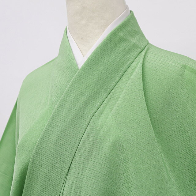 【サイズ・素材・お色】 身丈：約168cm(肩から) 裄丈：約68cm 袖丈：約49cm 後幅：約30.5cm 前幅：約25cm 地色：黄緑 (1枚目の画像が近いお色かと思われます) 素材：正絹・ 【商品状態】 汚れ:なし。 ランク:A その他:えり先裏に記名 【ランク説明】 N:新品・未使用品 S:未使用品に近い A:目立った傷や汚れはなく大変良い状態 B:多少の汚れありますが、着用可能 C:傷や汚れが見える部分にありますが、着用は可能 D:状態が悪くリメイク品やジャンク品としてお使いください。 【お読みください】 ※中古品だという点を御理解の上、ご入札ください ※商品画像は、パソコンの機種・モニターなどにより現品と色の違いが出る場合があります。 ※詳細は商品画像にてご確認ください。 ※日本国内から発送いたしております。 ※発送後は追跡番号をお知らせいたします。 ※スタッフによる手作業での検品採寸済み。 撮影：藤好　検品：小山　画像：松田　入力：小山 【検索キーワード】 中古 リサイクル着物 着物 kimono KIMONO 着付け教室 お茶会 初心者着物 正絹 木綿 絽 単衣 袷 カジュアル フォーマル 七五三 お宮参り 結婚式 お食事会 ショッピング お出かけ 破格 お値打ち 和服 帯 和装小物 20代 30代 40代 50代 60代 70代 着物の身丈サイズ別で探す 身長から身丈±5cmが着用可能目安です 着物の色で探す カテゴリで探す【仕立て上がり 和服 アウトレット リサイクル着物 通販 アイディーネット きもの】色無地 夏物 絽 一つ紋 着物 正絹 美品 身丈約168cm 裄丈約68cm 26z09-4331