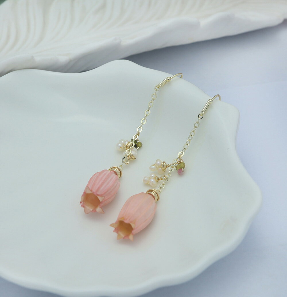 Rakuten - ＼春新作商品／蕾フックピアス 18k 金属アレルギー対応 ギフト 花蕾 ツボミパールピアス ロング 大人可愛い きれい かわいい チェーン 上品 ニッケルフリー ツボミ 蕾 揺れる おしゃれ パーティー ドレスアップ 18K 長い ゆれる