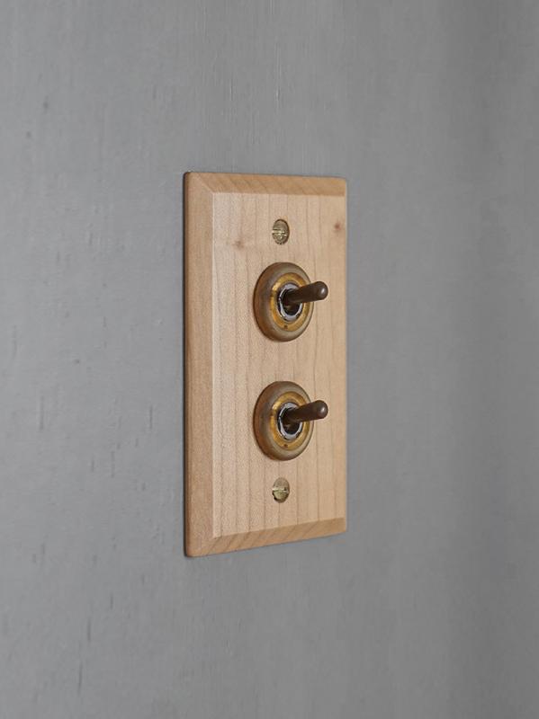 (300円クーポン配布中) ウッデンプレート2スイッチ メープル HS2364 電気スイッチ おしゃれ レトロ スイッチプレート