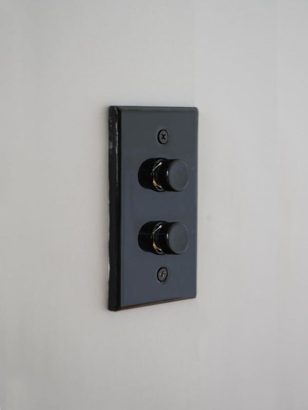 (300円クーポン配布中) セラミックプレート2プッシュスイッチ ブラック HS2743 おしゃれ かわいい レトロ アンティーク スイッチプレート