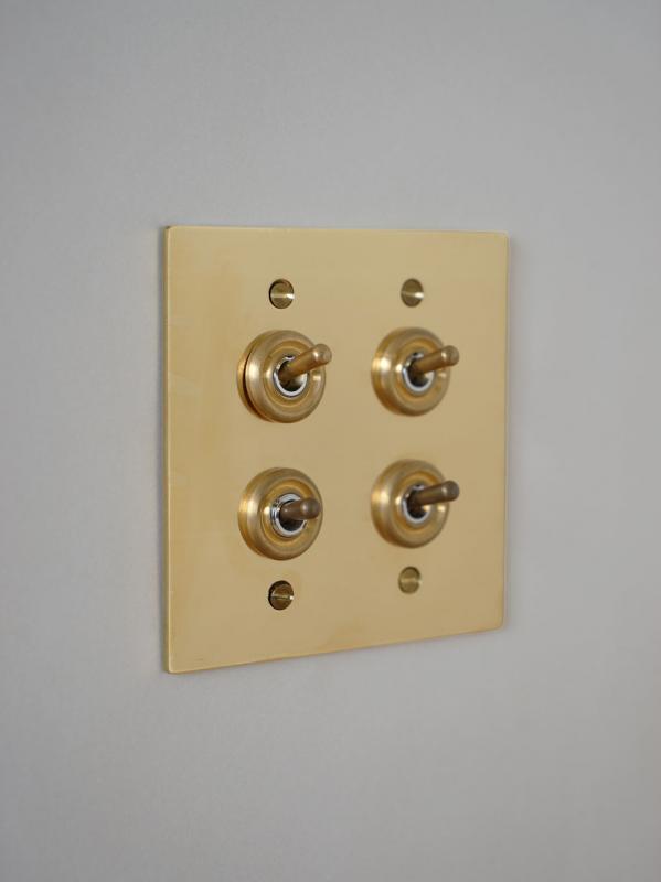 (2000円クーポン配布中) 真鍮プレート4スイッチ HS3104 おしゃれ かわいい レトロ アンティーク スイッチプレート