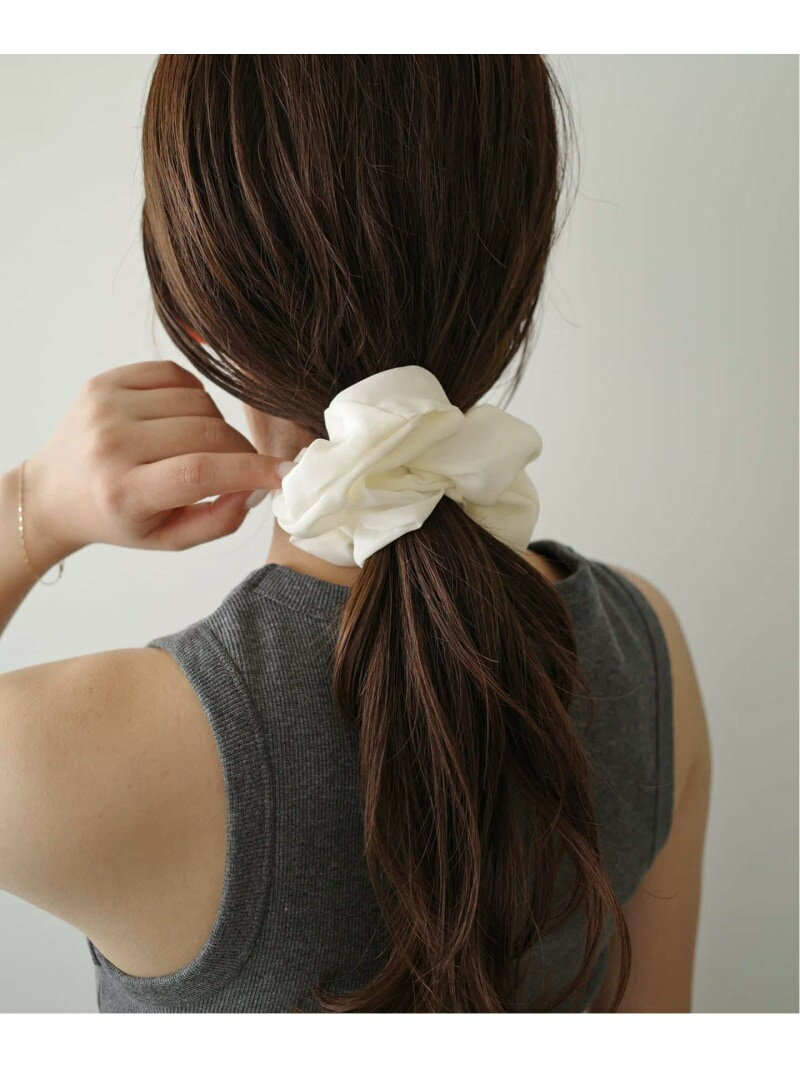 樂天商城 - A Bronze Age/ブロンズエイジ SILKシュシュ/WHITE OVERSIZED SILK SCRUNCHIE SLOBE IENA スローブ イエナ ヘアアクセサリー その他のヘアアクセサリー ホワイト【送料無料】[Rakuten Fashion]