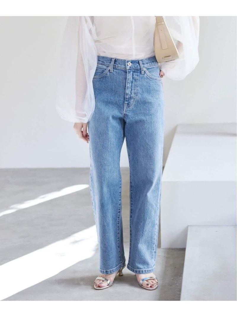 SLOBE IENA（スローブ イエナ）《追加7》LE DENIM ストレートパンツ【2024SS】SLOBEIENA大好評につき《サックスブルー》《ブルーA》の追加生産が決定しました！※旧品番23030912719030、23030912719130、23030912719230、23030912719330、23030912719430、24030912731010、24030912731110の追加商品です。※若干の仕様変更がある場合もございます。※《ネイビー》は品番23030912719230、23030912719330よりお買い求め頂けます。14.0ozのミドルオンスの微ストレッチデニムを使用。オープンエンド糸を使用しており、ビンテージライクな表情が特徴です。トレンド感は意識しながらも、ベーシックに長く着用いただけるよう今季から発足したLEDENIMの定番ラインです。脚が真っ直ぐに見える効果が期待できるストレートレッグ。程よく浅めの股上にやや大きめのウエストスペックに仕上げておりウエスト位置を下げてゆるっと履くのもお勧めです。腰回りがすっきりとしたシルエットで、真っ直ぐに裾につながる直線的なライン。シームで構成したシームポケットや、ポケット口の共布パイピングなど、クセが強すぎない細やかなディテールが他にはないこだわりポイント。合わせに困らない、新しい定番としてお勧めの1枚です。※色落ち、色移りにご注意くださいませ。※製品洗いの為、微妙な色、風合い、サイズの違いがございます。※下げ札について商品ページに記載のカラー表記と商品タグのカラー表記が異なります。ブルーA：045ブルーサックスブルー：048ブルー＊＊＊＊＊＊＊＊＊＊＊＊＊＊＊＊＊＊＊＊＊＊透け感：なし裏地：なし伸縮性：ややあり光沢感：なし生地の厚さ：普通＊＊＊＊＊＊＊＊＊＊＊＊＊＊＊＊＊＊＊＊＊＊【スタッフ着用コメント】《スタッフ名：Yuri》年齢:20代後半/身長:159cm/体型:細身/普段サイズ:SーM/着用サイズ:38サイズ感：38を着用しました。腰で止まり、ルーズなシルエットが綺麗にでました。素材感：程よく厚みがあります。ウォッシュが効いていて柔らかいです。着心地：元々馴染んでいるような柔らかさですが、履くほどよりしっくり体に馴染みそうです。＊＊＊＊＊＊＊＊＊＊＊＊＊＊＊＊＊＊＊＊＊＊※取り扱いについては、商品についている品質表示でご確認ください。こちらの商品は、SLOBEIENAでの取り扱いになります。直接店舗へお問い合わせの際はSLOBEIENA店舗へお願い致します。※照明の関係により、実際よりも色味が違って見える場合があります。またパソコン・スマートフォンなどの環境により、若干製品と画像のカラーが異なる場合もございます。予めご了承ください。※商品の色味は、商品アップ画像をご参照ください。サックスブルー(メイン)、ブルーA着用スタッフ身長：159cm　着用サイズ：38ブルーA(メイン)着用スタッフ身長：158cm　着用サイズ：36サックスブルー、ブルーA着用スタッフ身長：165cm　着用サイズ：38サックスブルー着用スタッフ身長：159cm　着用サイズ：36ブルーA着用スタッフ身長：172cm　着用サイズ：38ブルーA詳細着用スタッフ身長：163cm　着用サイズ：38サックスブルー詳細着用スタッフ身長：162cm　着用サイズ：38型番：24030912731210-048-034 KZ0141【採寸】サイズウエストヒップ股上股下もも周りすそ幅パンツ丈3464862468552093.536679025695820.595.53869942670.56121.59840719727726322101.5商品のサイズについて【商品詳細】中国素材：本体:綿99%、ポリウレタン1%サイズ：34、36、38、40本体:洗濯機洗い（弱）※画面上と実物では多少色具合が異なって見える場合もございます。ご了承ください。商品のカラーについて 【予約商品について】 ※「先行予約販売中」「予約販売中」をご注文の際は予約商品についてをご確認ください。■重要なお知らせ※ 当店では、ギフト配送サービス及びラッピングサービスを行っておりません。ご注文者様とお届け先が違う場合でも、タグ（値札）付「納品書 兼 返品連絡票」同梱の状態でお送り致しますのでご了承ください。 ラッピング・ギフト配送について※ 2点以上ご購入の場合、全ての商品が揃い次第一括でのお届けとなります。お届け予定日の異なる商品をお買い上げの場合はご注意下さい。お急ぎの商品がございましたら分けてご購入いただきますようお願い致します。発送について ※ 買い物カートに入れるだけでは在庫確保されませんのでお早めに購入手続きをしてください。当店では在庫を複数サイトで共有しているため、同時にご注文があった場合、売切れとなってしまう事がございます。お手数ですが、ご注文後に当店からお送りする「ご注文内容の確認メール」をご確認ください。ご注文の確定について ※ Rakuten Fashionの商品ページに記載しているメーカー希望小売価格は、楽天市場「商品価格ナビ」に登録されている価格に準じています。 商品の価格についてSLOBE IENASLOBE IENAのジーンズ・デニムパンツパンツご注文・お届けについて発送ガイドラッピンググッズ3,980円以上送料無料ご利用ガイド