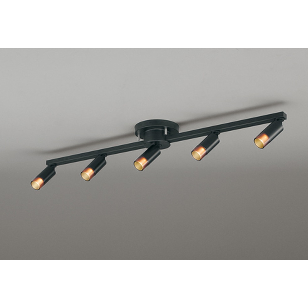 品番：OC257151R　種類：シャンデリア　分類：シャンデリア　商品説明・詳細：●LED×5 ●鋼（黒色） ●ポリカーボネート（アンバー色） ●レンズ：ポリカーボネート（透明） ●巾160 長1,006 高180 2.5kg ●首振90°・回転360° ●光源寿命40,000時間 ●連続調光100?5%・位相制御 ●別売調光器：LC 211・212P1・214・216・217・223・224・702・613・615 ●省エネ法区分： ●30VA(100V)