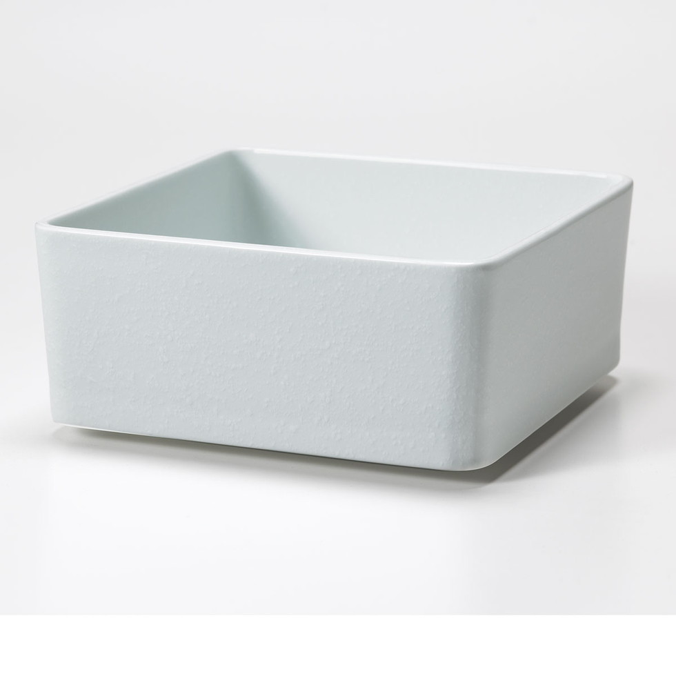 品番：LSB3-SH　・品名　置き型手洗器　・シリーズ　Silky Porcelain Series　・標準寸法　□250　・材質　磁器　・仕上　白吹　・浴室使用　※海外生産品につきお届けまでお時間をいただく場合がございます。お急ぎの場合は先に納期確認をお願いいたします。ご注文後はキャンセル出来ない場合がございますので予めご了承ください。