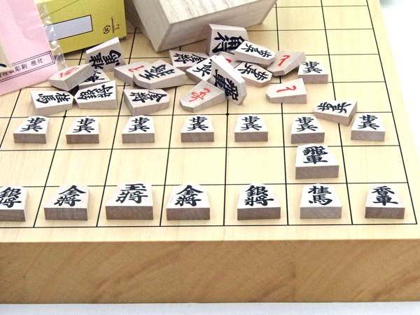 オリジナ黄楊彫り駒根付つき　木製将棋盤セット　本榧に次ぐ　ヒバ15号卓上接合（...
