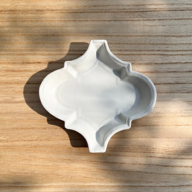 臼杵焼　USUKIYAKI アラベスク豆皿 ホワイト USUKIYAKI研究所