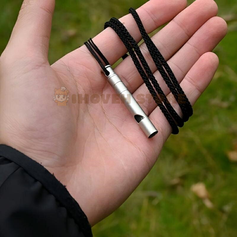 IHOVEN STOREの【2個セット】チタン製 ホイッスル アウトドア 高音 単管式 軽量5.6g 携帯便利 登山 トレーニング 災害備蓄 非常用 ホイッスル 替え用付き ネックストラップ付属 シルバー 野外 緊急用 チタンホイッスル アウトドアホイッスル,高音ホイッスル【海外通販】｜アングル3