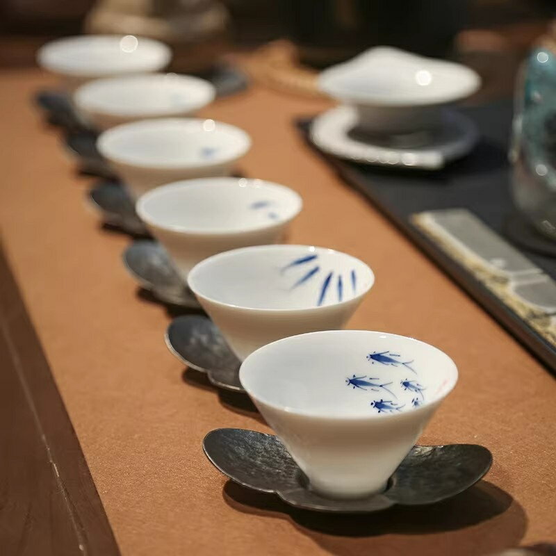 Rakuten - 茶杯 白磁 茶杯 6点セット 鯉 コイ 湯のみ お茶 カップ コップ 来客用 お茶用品 ティーウェア 中国茶器 台湾茶器 贈り物 敬老の日 父の日 母の日 上品 酒杯 お猪口 品名杯 茶道具 茶道 紅茶