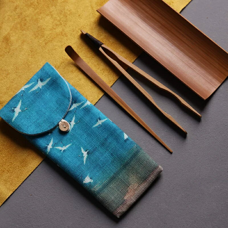 材質：竹製サイズ：長さ 約20.5cm / 幅 約8.5cmお茶屋に不可欠なお茶作り道具で、家庭、オフィス、お茶屋などでの使用に最適。外観と実用性を兼ね備えた一品です。お祝い、引越し、誕生日などにお茶を愛する友達、同僚、家族への贈り物としても素晴らしいです。形はシンプルで面白い、きめが細かく丈夫で、カビや虫がつきにくいため、耐久性に優れています。お手入れが簡単、湿らせた布とタオルで乾かすか、流水ですすいでください。