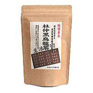 河村農園 国産杜仲黒烏龍茶 3g×15包 国産の杜仲葉と国産有機栽培の烏龍茶を半分づつブレンドして、まろやかな味わいに仕上げました。塩分を控えたい方や油料理が好きな方などに。 製造元:河村農園 内容量:45g(3g×15包) 国産原料を使用し、美味しく仕上げた杜仲黒烏龍茶。 「河村農園 国産杜仲黒烏龍茶 3g×15包」は、国産の杜仲茶と烏龍茶を50%づつブレンドした、美味しい杜仲黒烏龍茶です。原料には、国産の杜仲葉と国産有機栽培の烏龍茶を使用し、まろやかな味わいに仕上げています。 塩分を控えたい方や油料理が好きな方などに「河村農園 国産杜仲黒烏龍茶 3g×15包」をおすすめいたします。使いやすいテトラティーバッグ入りです。 河村農園 国産杜仲黒烏龍茶 3g×15包 のお召しあがり方 暖めたティーポットや急須またはマグカップにパックを入れ熱湯をパックにかかるようゆっくりと注いでください。タグを持ってパックを少しゆすって頂ければすぐに頂けます。 原材料 杜仲茶、有機烏龍茶 栄養成分表 お茶100ccあたり エネルギー 1kcal たんぱく質 0.1g 脂質 0.0g 炭水化物 0.2g ナトリウム 1mg 広告文責:いいもの健康有限会社 電話番号: 042-498-2113